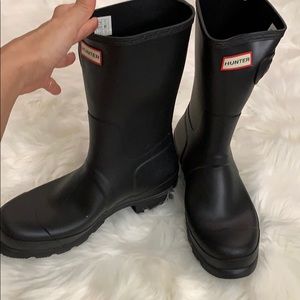 Hunter boots for your guy😉